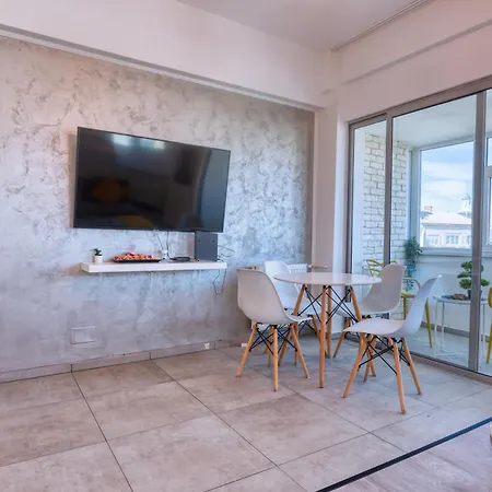 Sky View Apartment - Balcony Over Universitate Appartamento