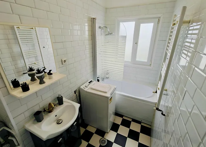 Sky View Apartment - Balcony Over Universitate Апартаменти *